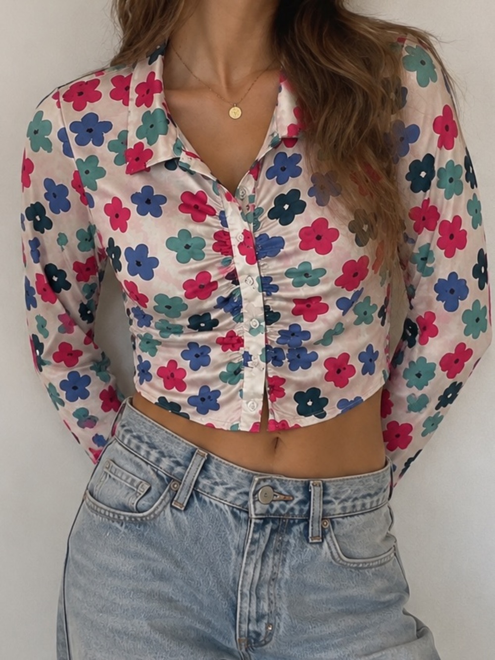 PrettyLittleThing White Floral Ruched Button-Front Crop Blouse